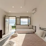 Apartament House By The Sea *