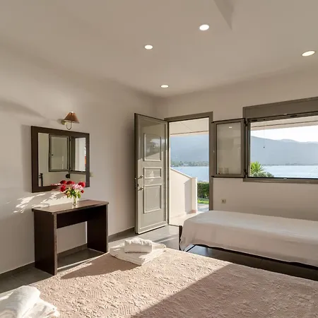House By The Sea Апартаменты *
