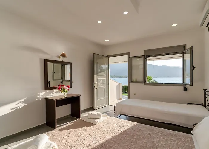 House By The Sea Апартаменты *